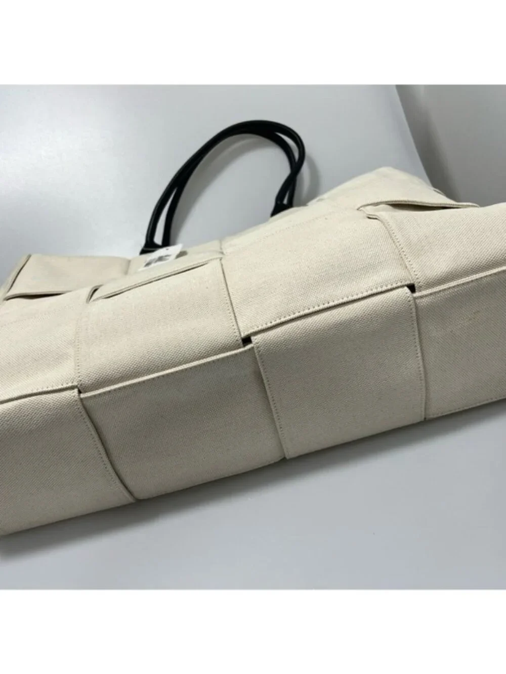 Bottega Veneta Arco Tote Naturale Beige Black Gold